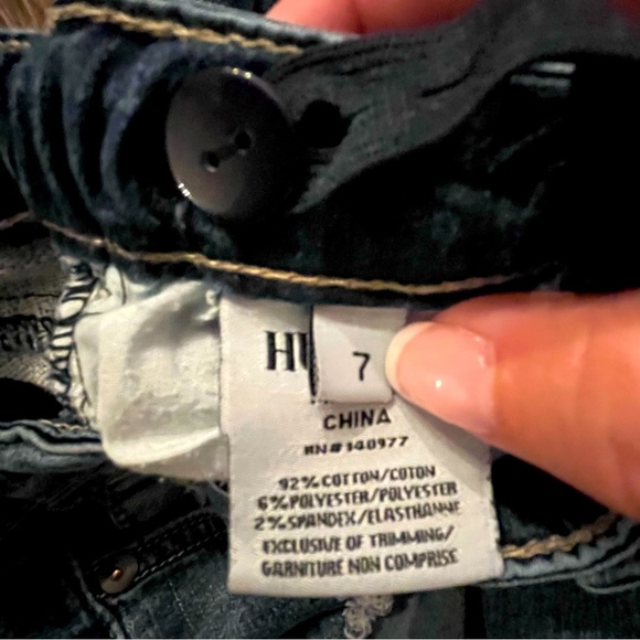 Hudson Kids Distressed Jeans Size 7. - Picture 9 of 9